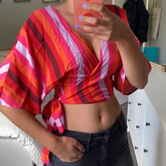 Forever 21 wrap top - Picture 2 of 2